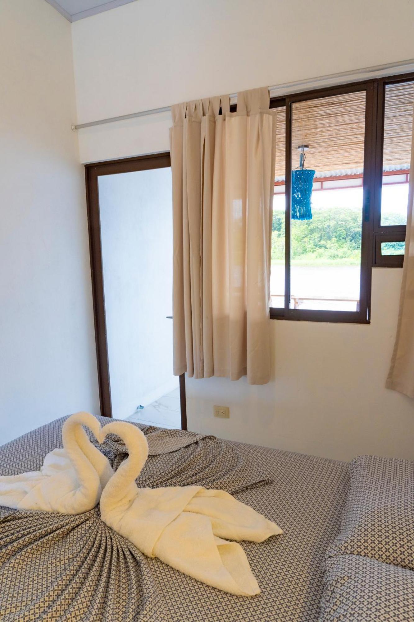Hotel Pura Natura Riverside トルトゥゲーロ エクステリア 写真