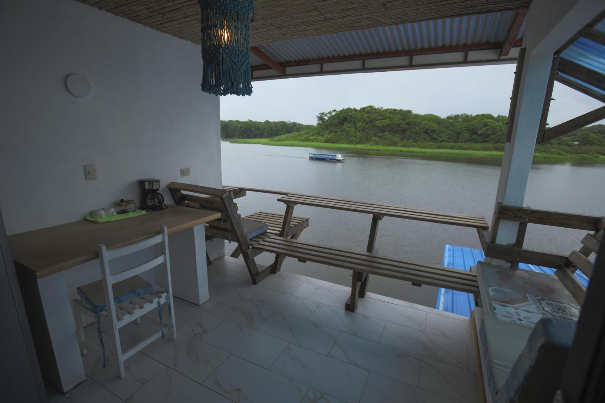 Hotel Pura Natura Riverside トルトゥゲーロ エクステリア 写真